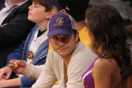 Ashton Kutcher mit Rassismus-Vorwürfen konfrontiert