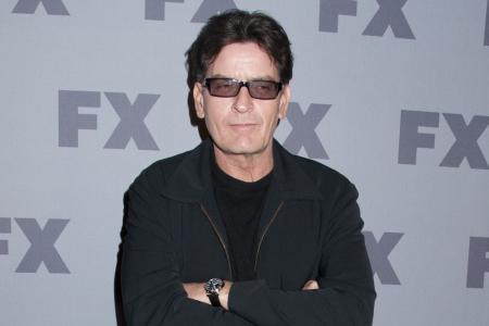 Charlie Sheen hilft krebskrankem Mädchen