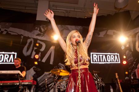 Rita Ora wuchs in bescheidenen Verhältnissen auf